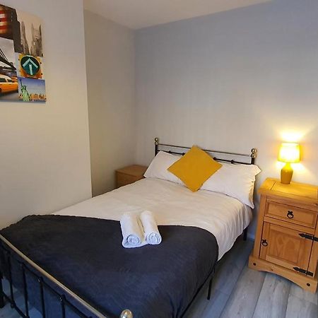 Contractors, City Centre, Parking, 3 Double Rooms, Netflix, Cosy! 코번트리 외부 사진