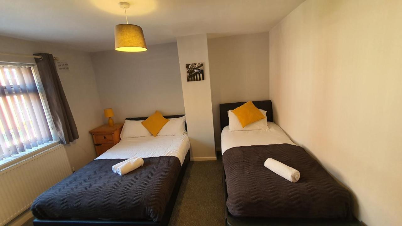 Contractors, City Centre, Parking, 3 Double Rooms, Netflix, Cosy! 코번트리 외부 사진
