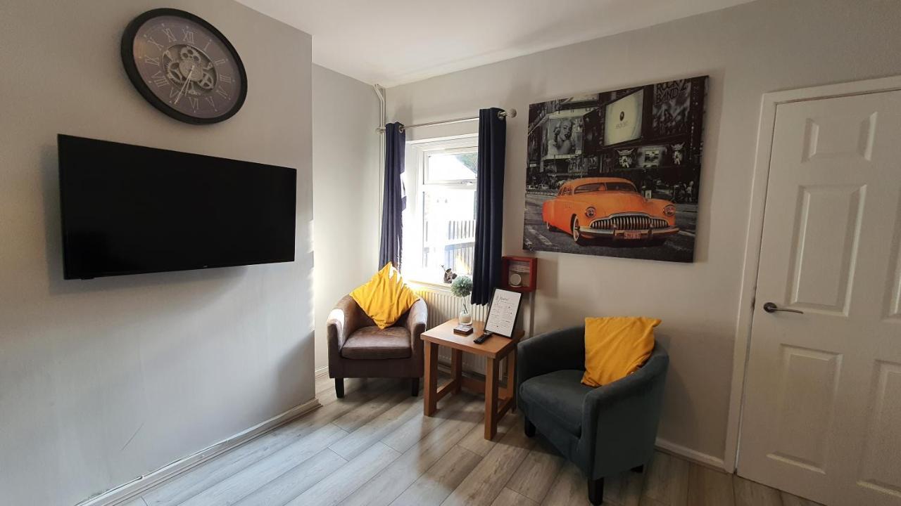 Contractors, City Centre, Parking, 3 Double Rooms, Netflix, Cosy! 코번트리 외부 사진