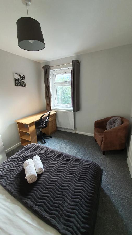 Contractors, City Centre, Parking, 3 Double Rooms, Netflix, Cosy! 코번트리 외부 사진