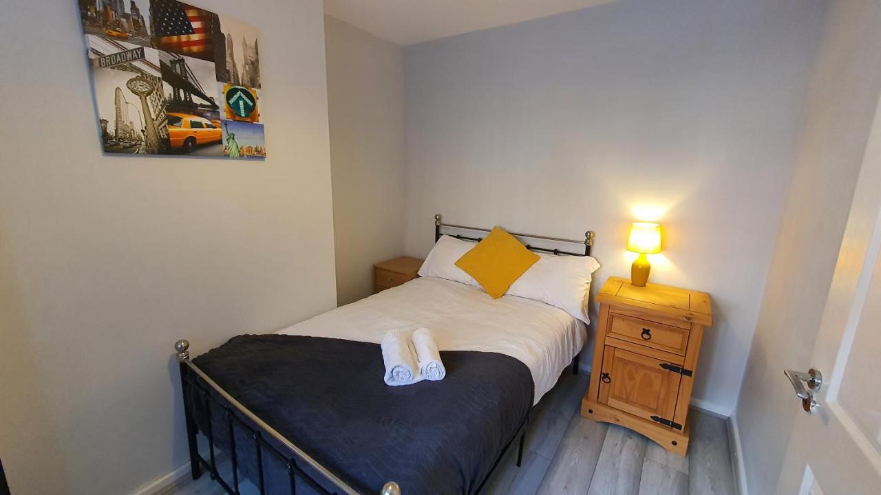 Contractors, City Centre, Parking, 3 Double Rooms, Netflix, Cosy! 코번트리 외부 사진